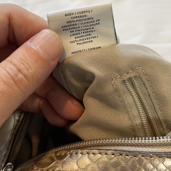 Liz Claiborne women’s bright silver faux crocodile handle bag - Picture 10 of 13